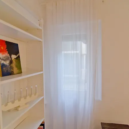 Bixio 81 شقة *